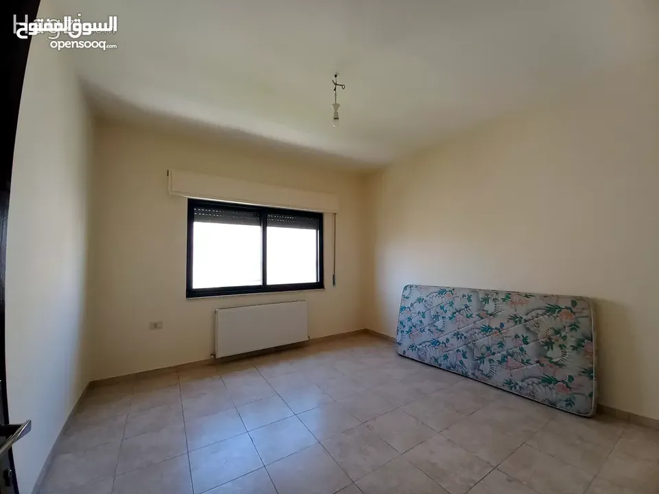 شقة شبه مفروشة للايجار في دير غبار  ( Property 33412 ) سنوي فقط