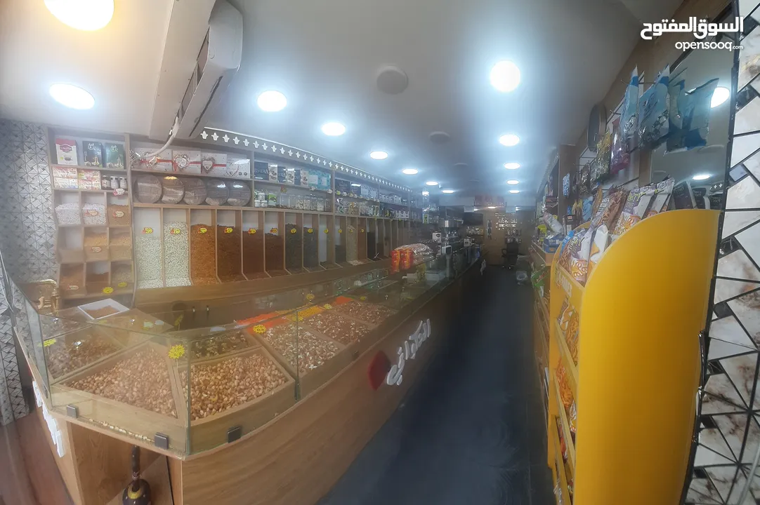 محمص للبيع بكامل عدته وديكوره وبضاعته البيع بداعي السفر المحمص يعمل بشكل جيد وقابل للتطوير والتوسيعو