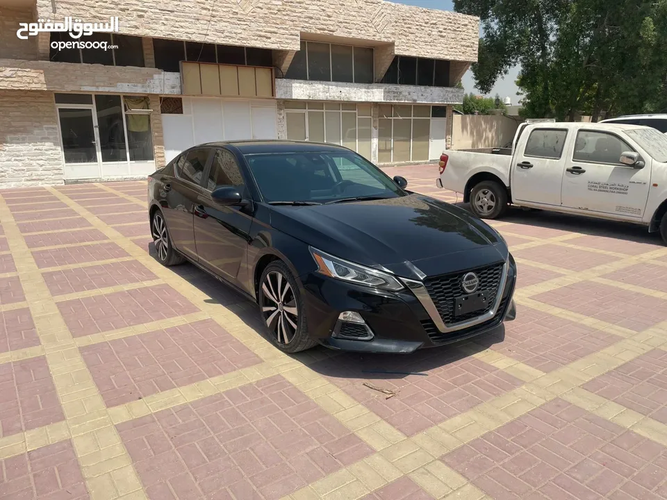 2022 Nissan Altima SR