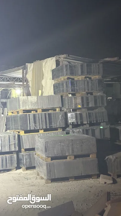 “للبيع حجر بازلت طبيعي فاخر بجودة عالية – مثالي للواجهات والأرضيات مع توفر كافة المقاسات وخدمة توصيل