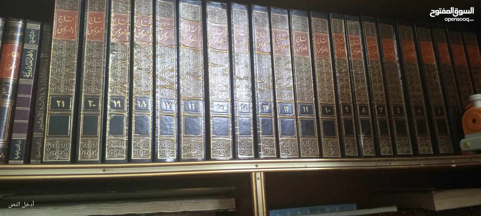 كتب كثيييير للبيع طبعا ما قدرت اصورهن كلهن