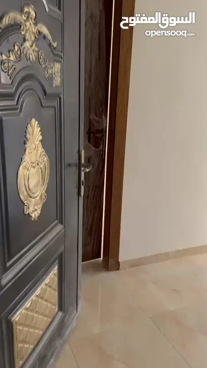 شقة جديدة للإيجار ساكن اول بناء جديد-الزرقاء -حي الامير شاكر- شارع -عقربا - خلف صالة قصر بلاد الشام