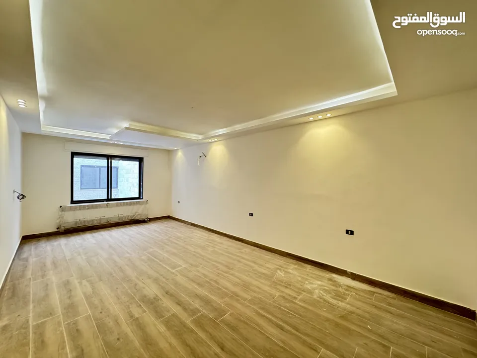 شقة طابق ارضي للبيع مساحة 240م باجمل مناطق خلدا (مشروع 113)