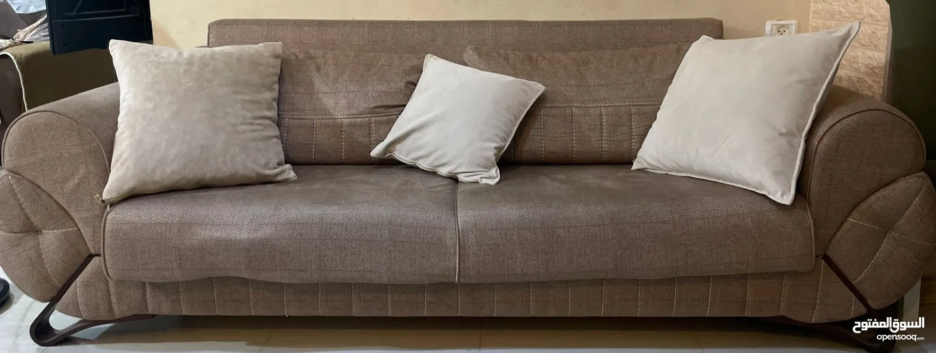 قطعة واحدة... وظيفتين، كنباي تتحول لسرير