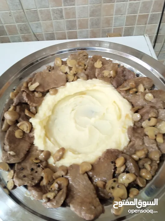 شيف طباخ شرقي وغربي وسلطات ابحث في الفندق عن عمل خبره في الاكل العربي والسلطات