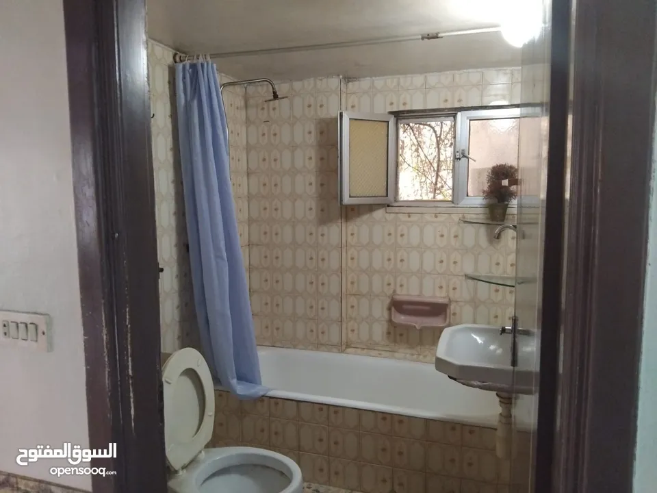 شقة للايجار الزرقاء حي الحسين