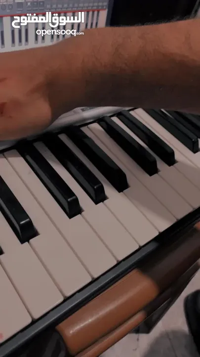 ميدي كيبورد midi keyboard  للعزف