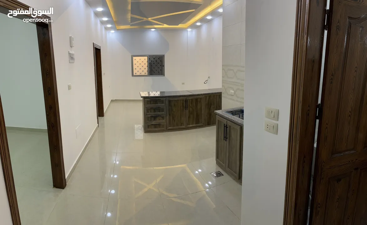 شقة استثماريه مميزة في شارع السعادة  بسعر مميز