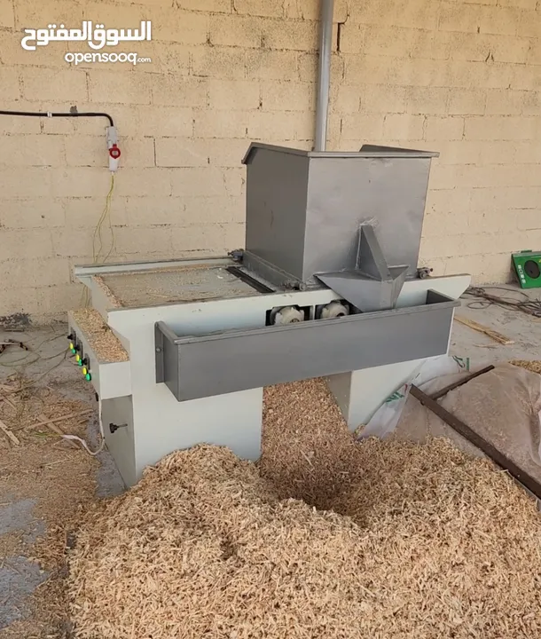 بيع مستعجل آلة نشارة الخشب + آلة جلخ سكاكين Wood sawdust machine + automatic grinding machine