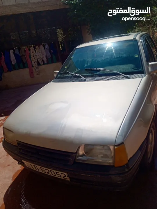 اوبل كدت موديل 1990ماشا الله عليها لا تحتاج اي نوع صيانه كوشوك نضيف ادهان نضين مرخصه لشهر 11
