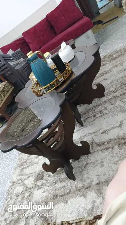 طاوله وسط مع طاولات عدد 2