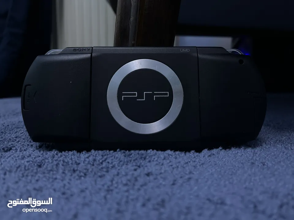 PSP شبه جديد نظيفة مع العاب