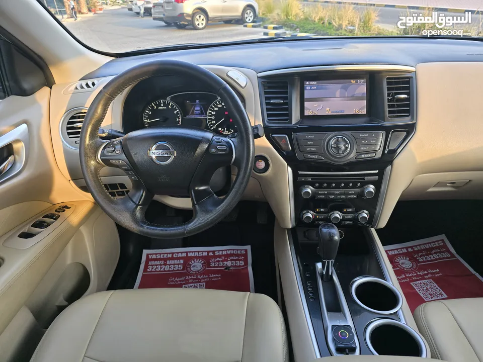 Nissan Pathfinder 2016, Grey color