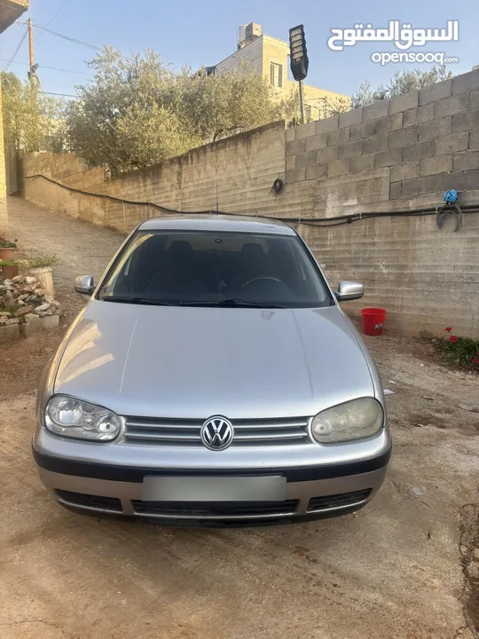 جولف موديل 2002 للبيع السيارة الف موجودة في قبلان  ا