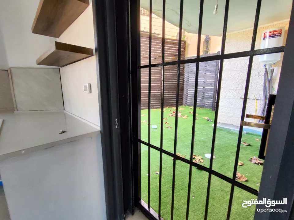 شقة مع حديييقة للايجار في عين مصباح