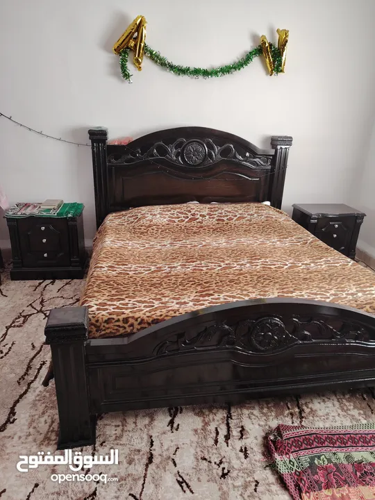 غرفة نوم نظيفه جدا وخشب ثقيل