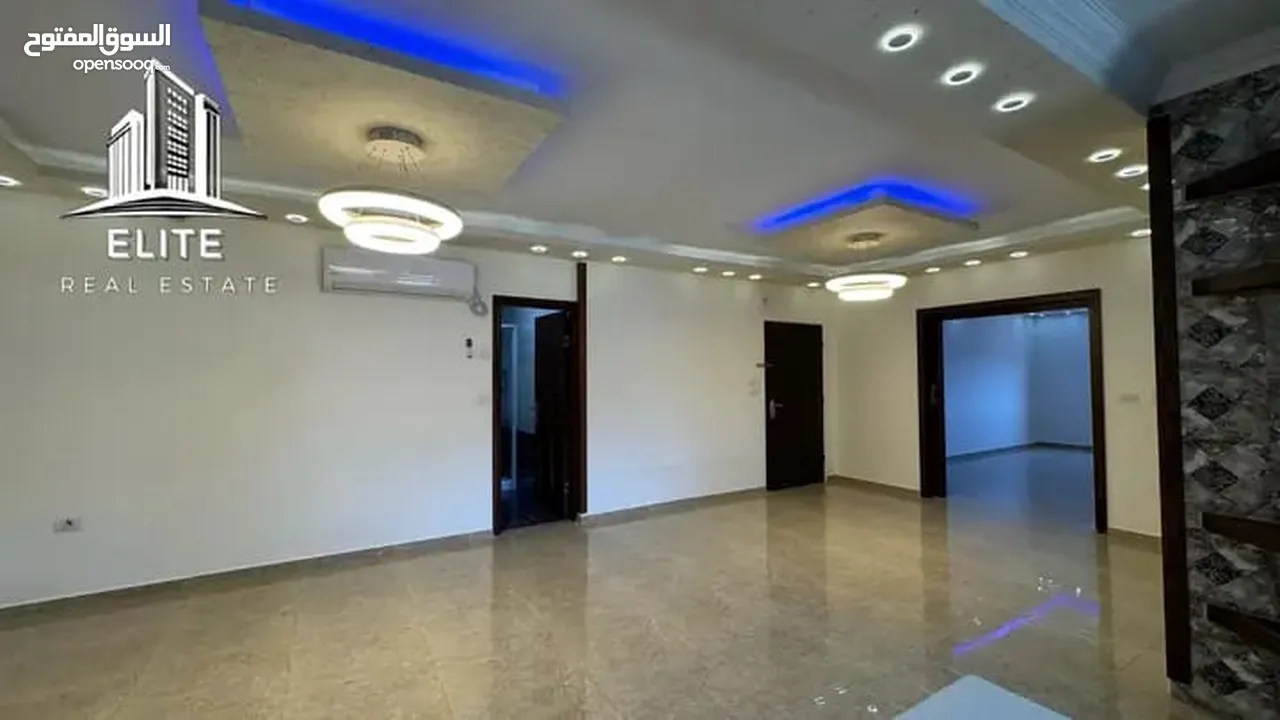 للايجار شقه دبلكس في سطح مرحبا قرب شارع القدس