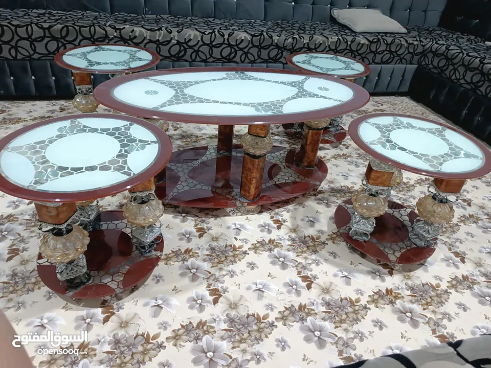 طاولات تقديم