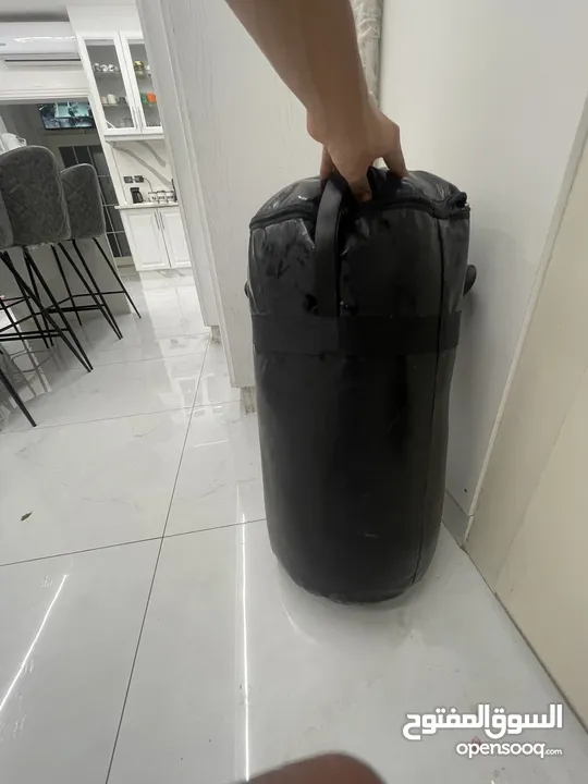 كيس ملاكمه للبيع طول من متر لمتر و نص و مهتم ما بقصر معاه