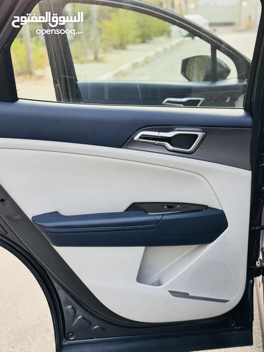 كيا سبورتاج هايبرد 2023 فل كامل مع بانوراما - باللون المميز والداخلية المميزة - والسعر المميز