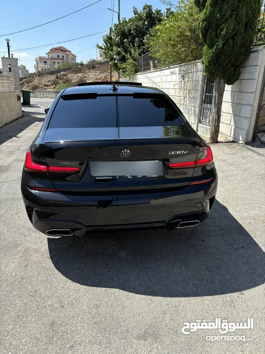 BMW 330E black