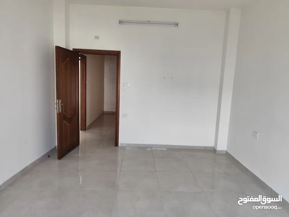 تأجير شقة غير مفروشة