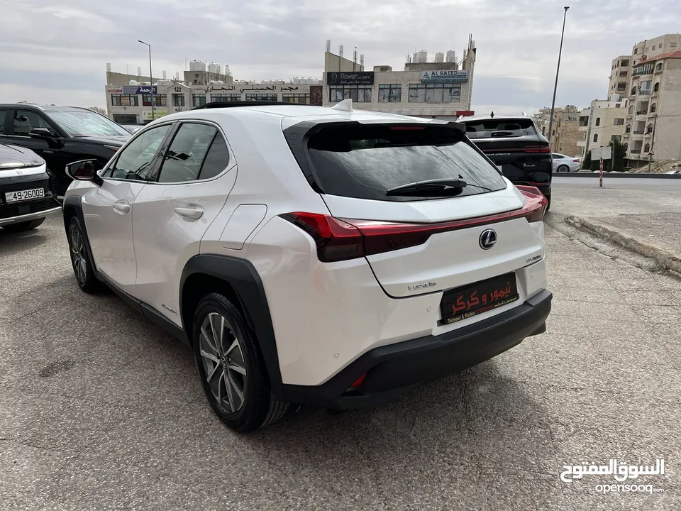 ليكزس UX300e كهربائية اعلى اضافات 2021