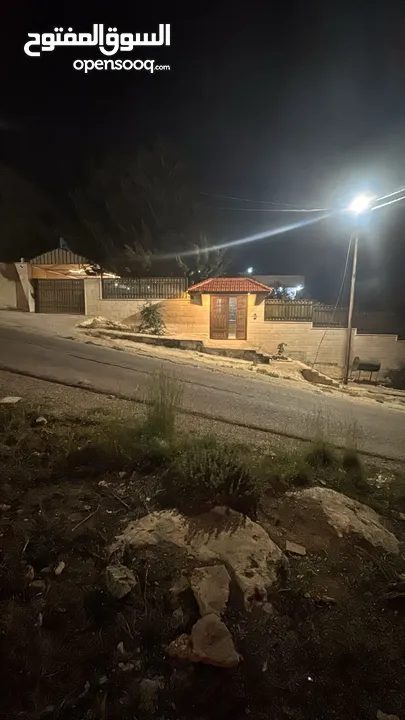 منزل للبيع من المالك بموقع راقي وهادئ جدا مطل الموقع سكني بمتياز