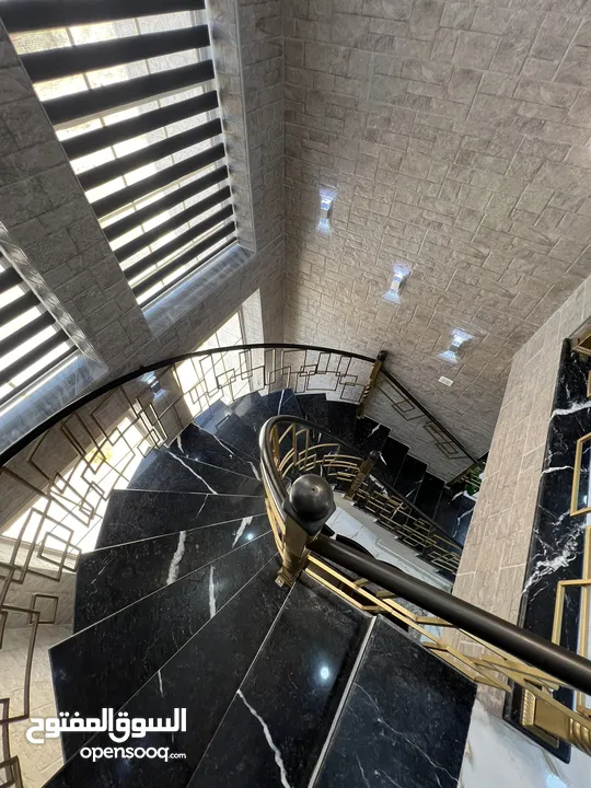 فيلا شبه قصر للبيع 3 طوابق