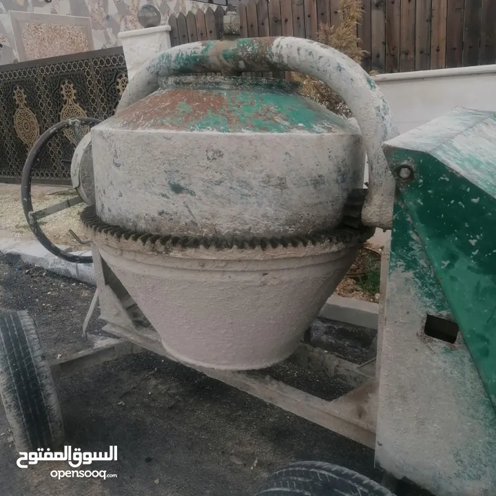 معدات انشائية ماتور كهرباء مقص كمبريسة  ومعدات أخرى