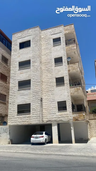عماره تتكون من 8 شقق فاخره للبيع