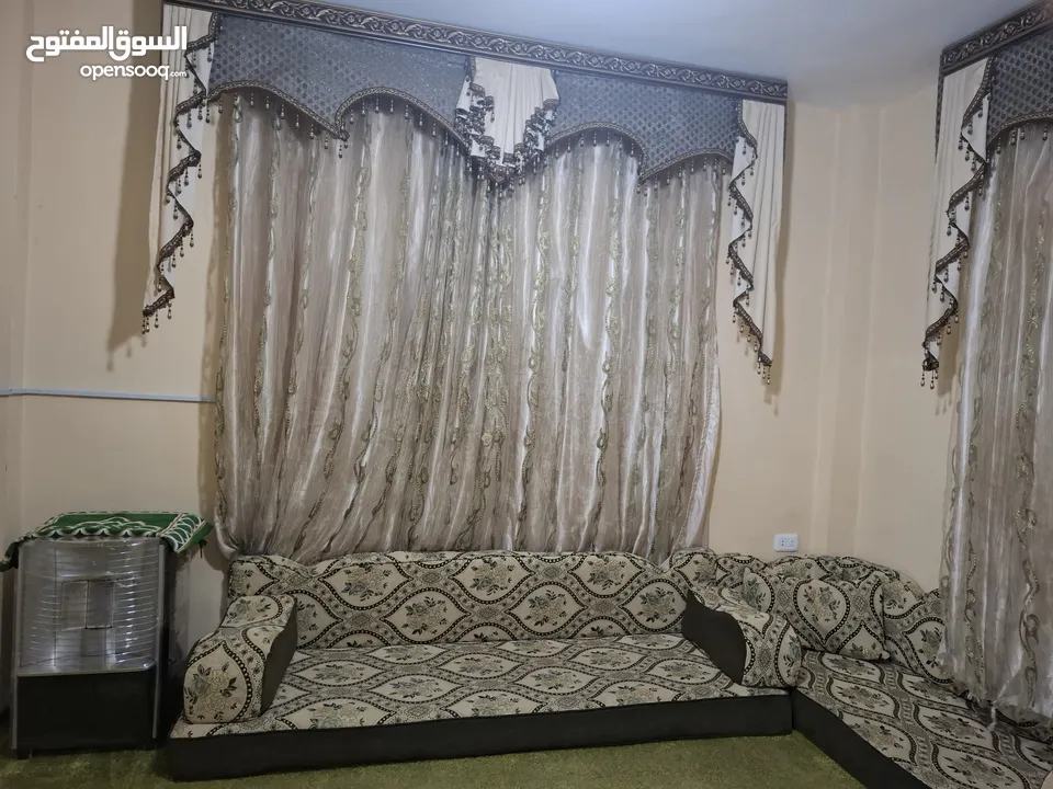 جلسة عربية للبيع