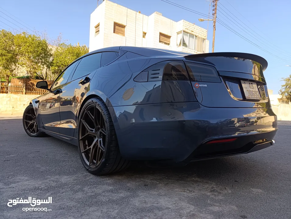 TESLA MODEL S PLAID