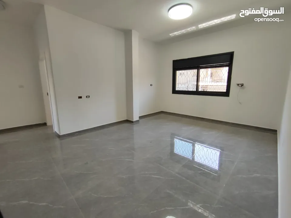 شقة للإيجار – الرام (أول نزول الكسارات قرب سوبر ماركت السلايمه)