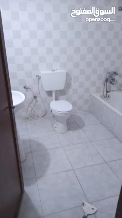 شقه للايجار لعائله  او اخ واخ