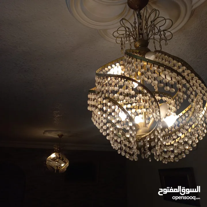 ثريا عدد 2 بحالة جيدة مصنوعة من  النحاس بسعر 40 دينار قابل للتفاوض