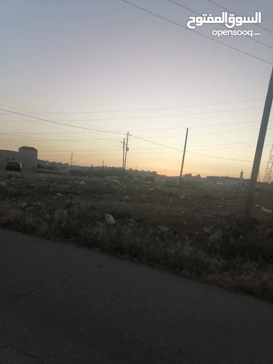 عده قطع قرب شارع المطار اليادوده