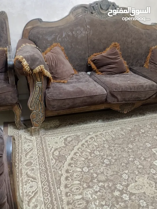 طقم كنب وطقم فراش للبيع