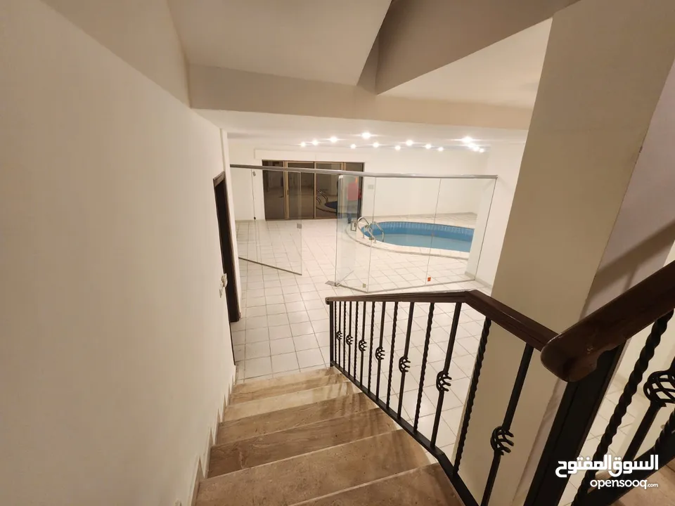 فيلا متلاصقة فارغة في عبدون للبيع أو للإيجار  ref : 14341