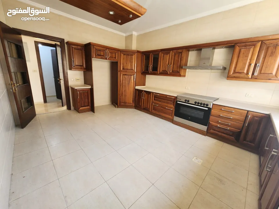 شقة فارغة للبيع بين الدوار الرابع و الخامس - ref: 14595