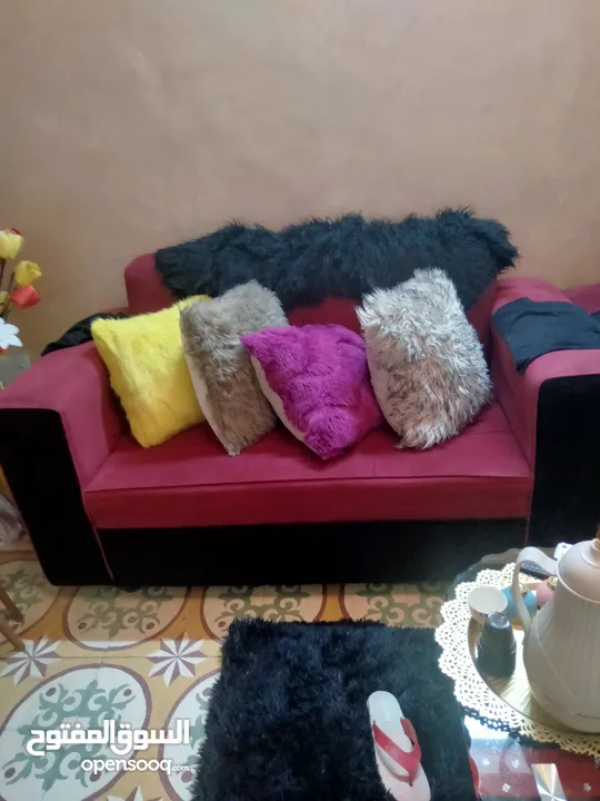 كنب مجوز  لون خمري  مع قورن