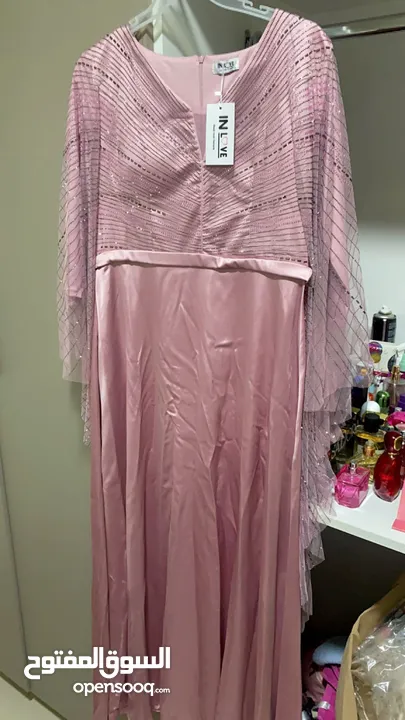 فستان جديد غير ملبوس سعر شراء 450 للبيع بي 250 يوجد لدي فساتين اعراس اخرى