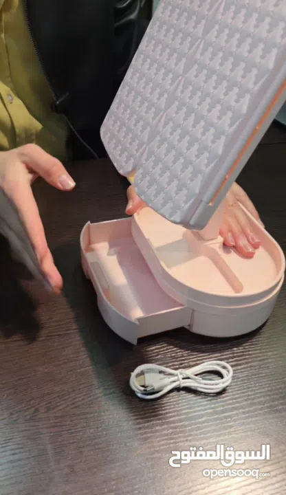 مراية مكياج ذكية بإضاءة LED  مش مكياج عادي دقّة، إضاءة، وترتيب بنفس القطعة 3 إضاءات مختلفة بتحكم .