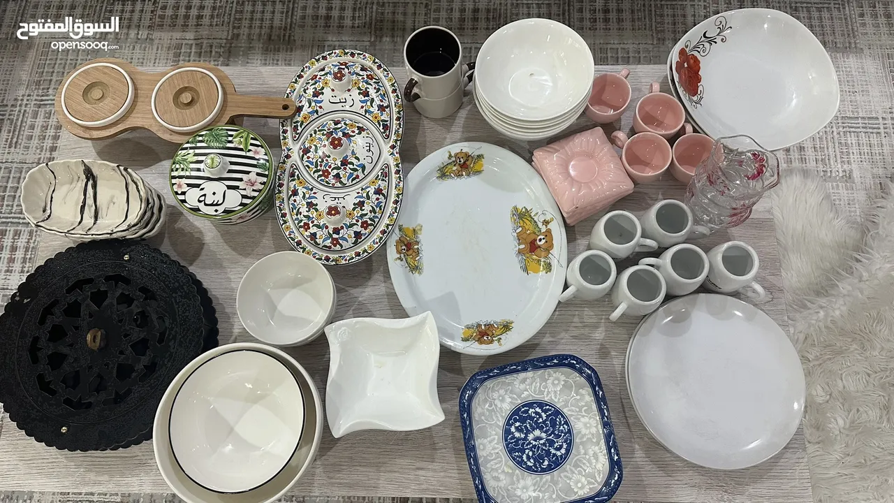ادوات مطبخ وكاسات وصحون