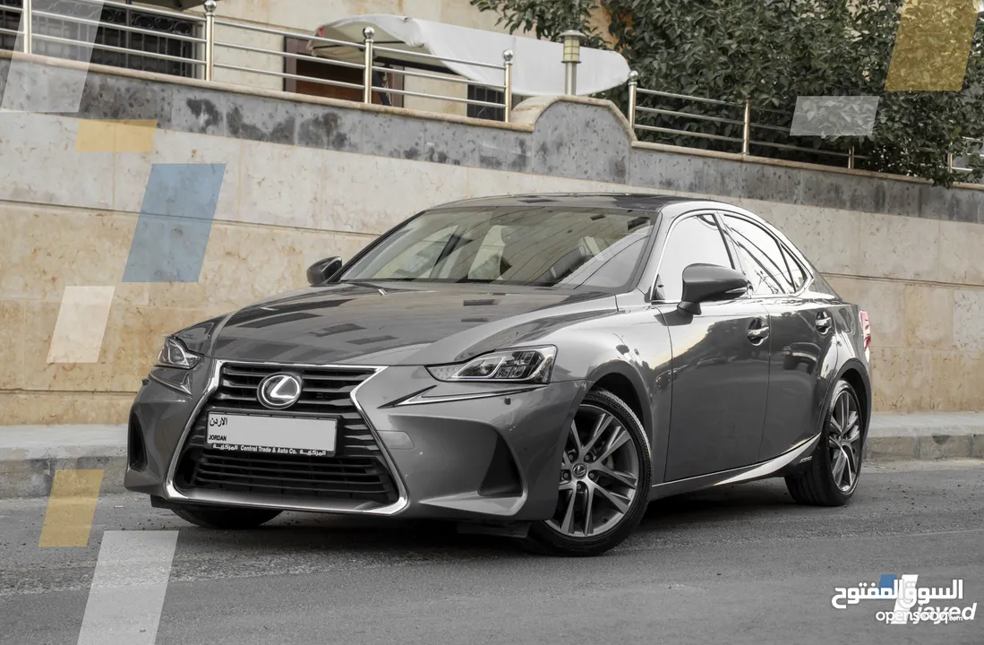 Lexus IS300H 2018 - للبيع