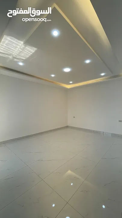 شقة مع روف في البنيات للبيع
