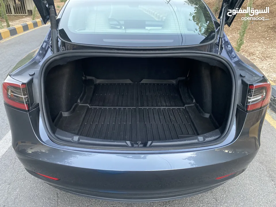 Tesla Model 3  موديل 2023 جمرك جديد  فحص أوتوسكور B+ بدفعة لا تقل عن 10 الاف دينار