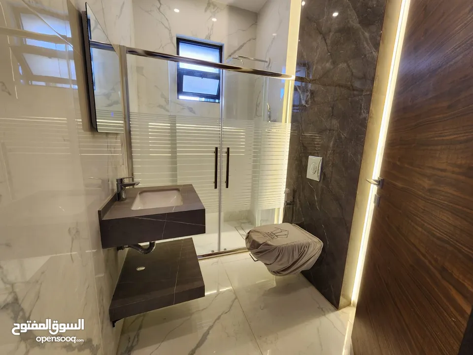 شقة طابقية فاخرة للبيع في عبدون  ref : 14385