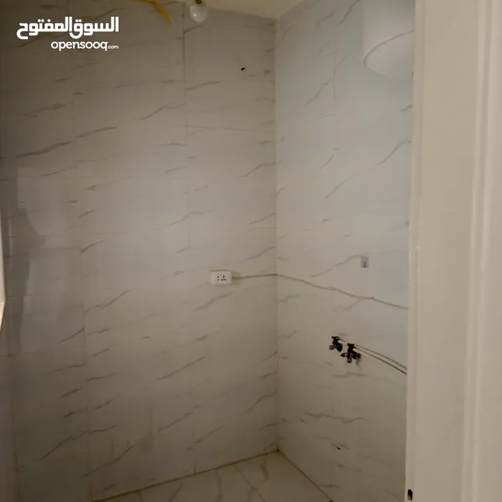 شقة فارغة للايجار في شميساني 2 نوم 330