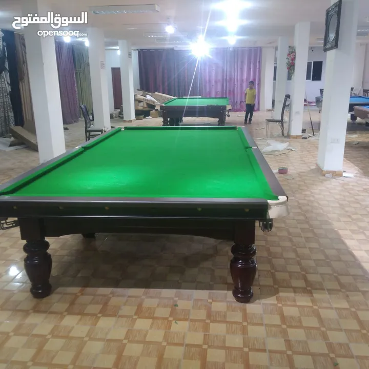 طاولة سنوكر مستورد بشكل فخم جدا أعلى المواصفات جوده عاليه بالرخام والخشب مع اكسسواراتها